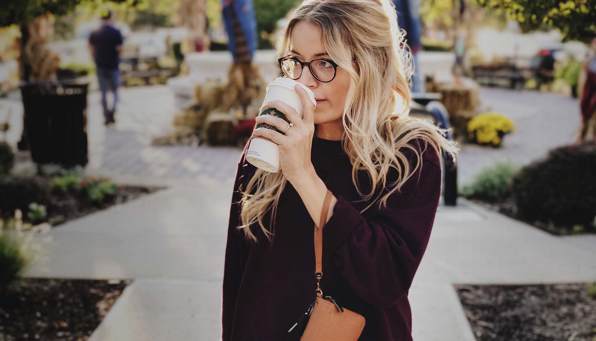 h6-slide-1-background-img